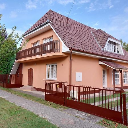 Holiday House Retro Szántód 外观 照片